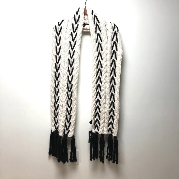 Steve Madden Long Acrylic Knit Scarf - Picture 1 of 7